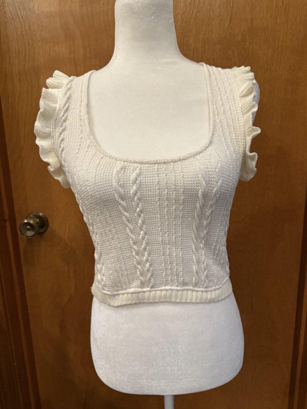 ZARA Ivory Crochet Cable Knit Ruffled Sleeveless Cropped Sweater Size Medium